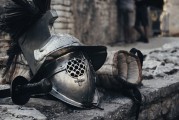 斗龍戰士是一款廣受歡迎的多人在線動作角色扮演游戲。玩家可以通過完成各種任務、挑戰副本和與其他玩家進行戰斗來獲得經驗值和裝備。在游戲中，玩家可以扮演不同的角色，例如戰士、法師等，并通過提升等級和技能來增強自身的實力。本文將為你提供一系列關于斗龍戰士的游戲指南和攻略。，斗龍戰士，多任務、副本、挑戰與升級全攻略