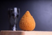 夢到吃爆米花，寓意與解讀，夢到吃爆米花的寓意與解讀
