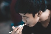 飯錢游戲免費游戲——一窺當代年輕人的生活現狀，飯錢游戲，年輕人的現實生活反映