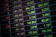 期貨鋁價由哪些因素決定？這些因素如何影響市場價格？