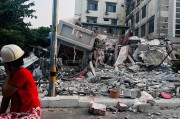 “相當(dāng)于約一千顆原子彈”！強震后的緬甸曼德勒40℃高溫，中國翡翠商人擠在后備廂緊急逃難