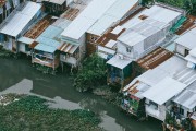 中共中央：加快建立租購并舉的住房制度，加快構建房地產發展新模式