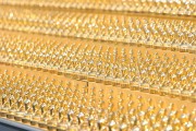 黃金倉息影響現貨黃金貴金屬投資成本的關鍵因素有哪些？這種影響如何體現在市場表現中？