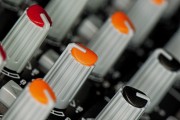 美股異動 | 騰訊音樂(TME.US)漲逾3% 機構：行業有望通過版權拓展實現流量與付費雙增長