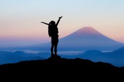 女人夢到井，深邃的夢境與內心的探索
