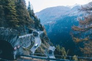 夢中的山路行，夢行山路，追尋心靈之旅