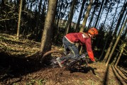 冒險挑戰，刺激無限——登山賽車游戲的免費版，登頂競技！盡享刺激冒險——全新登山賽車游戲