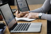 剖析在進(jìn)行數(shù)據(jù)分析時(shí)如何利用 Analytics 網(wǎng)站流量，Analytics 網(wǎng)站流量，數(shù)據(jù)驅(qū)動(dòng)的分析和優(yōu)化策略