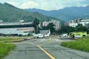 哥倫比亞一小型飛機緊急降落 機場航站樓關閉
