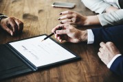 如何評價一個企業的綜合實力？這種評價應基于哪些指標？