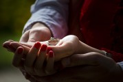 揭秘定制婚戒網(wǎng)站排名，如何挑選心儀的珠寶伴侶，定制婚戒網(wǎng)站大揭秘，挑選珠寶伴侶指南