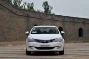 如何評價榮威款車？該車在性能和配置上表現(xiàn)如何？