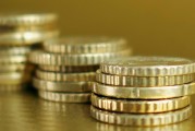 如何理解黃金與股票市場的關系？這種關系對資產配置有何影響？
