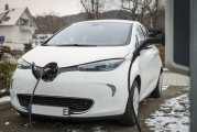 汽車早報｜問界汽車累計交付量達70萬輛 特斯拉下調香港Model 3售價