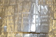 國際金價再創(chuàng)新高，水貝市場576元/克價格逼近前期高點！金條商家稱當前價位“不好把握是該買還是該賣”
