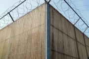 如何正確貼裝玻璃反光膜以提升行車安全？貼裝過程中應(yīng)注意哪些關(guān)鍵步驟？