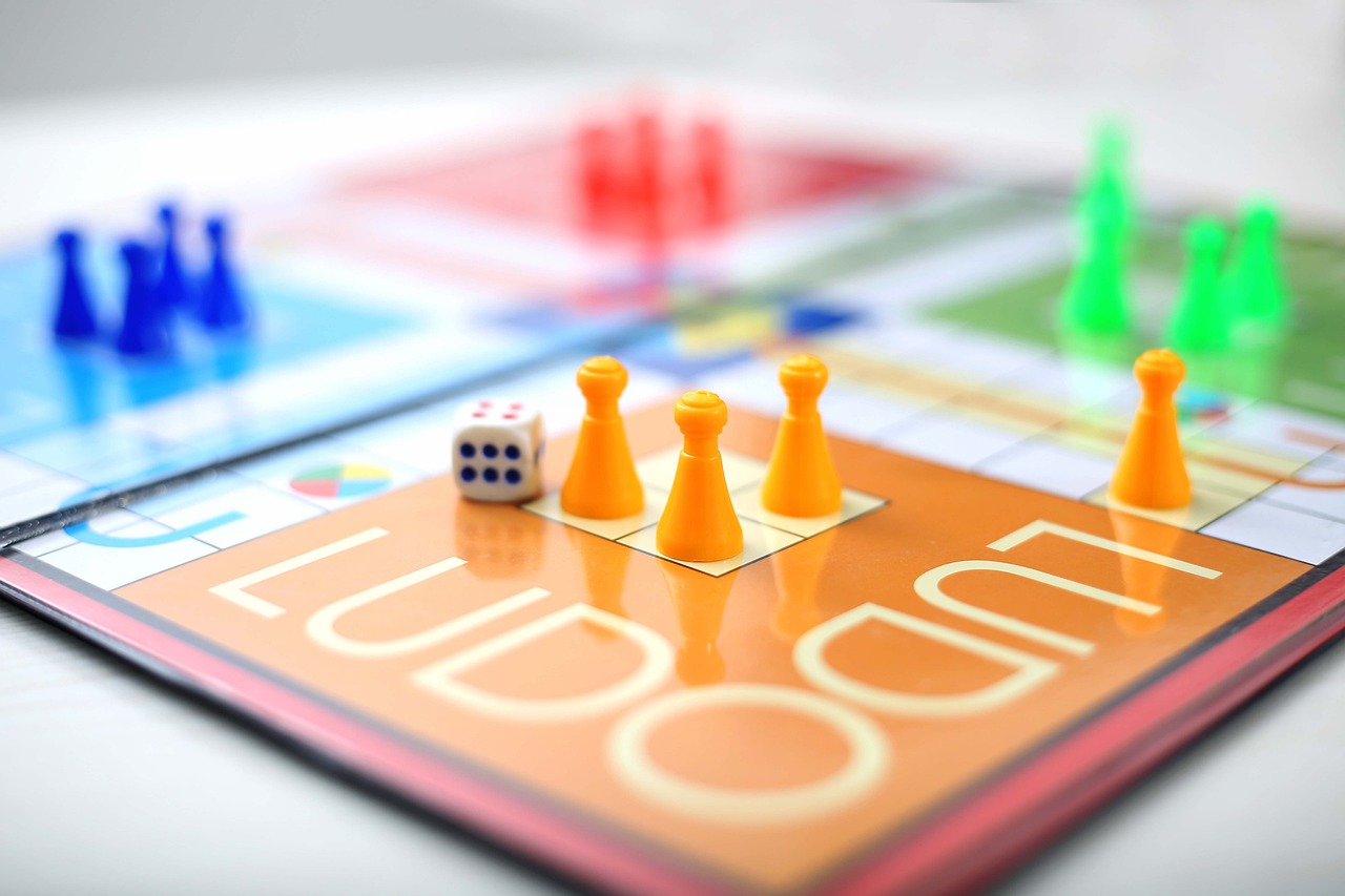 一款無限制的免費跳棋游戲，給你帶來無限的樂趣