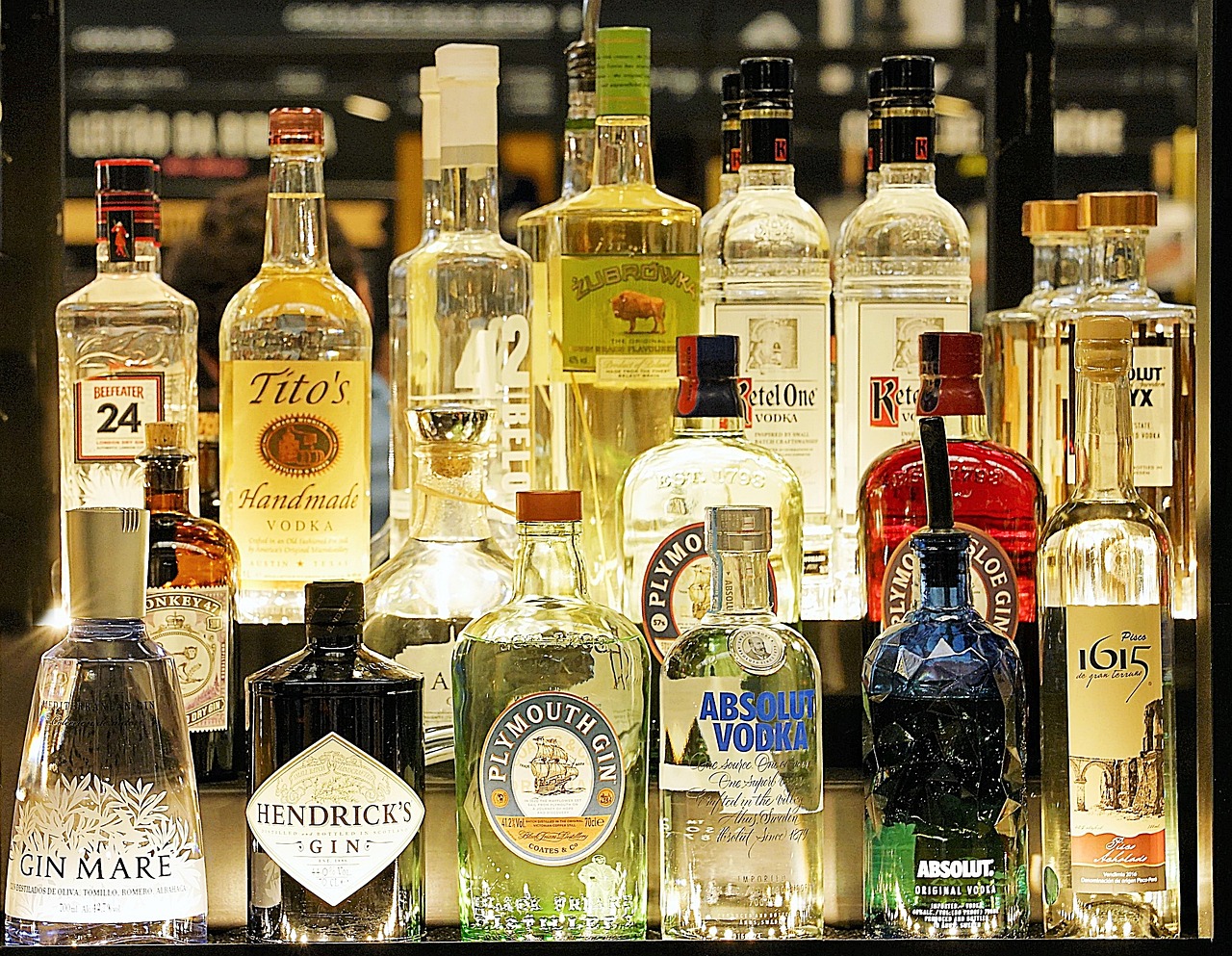 第二季度業績下滑明顯 華致酒行回應：加大名酒銷售占比、精品酒市場投入等導致