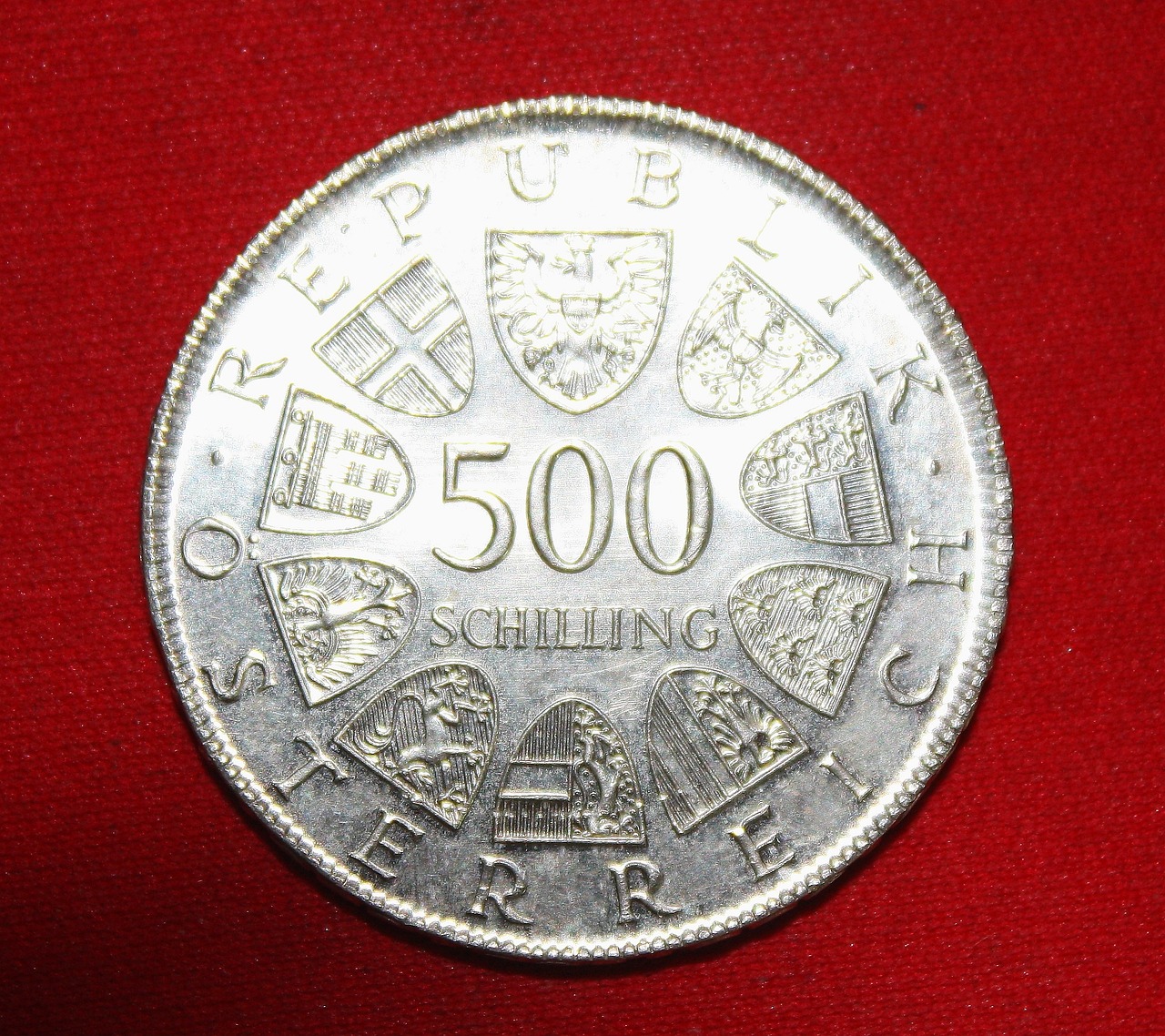 黃金飾品的價格受哪些因素影響？購買時應注意哪些細節？