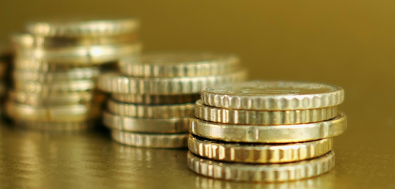 白銀期貨暫停交易的原因是什么？這種原因如何影響投資者的決策？