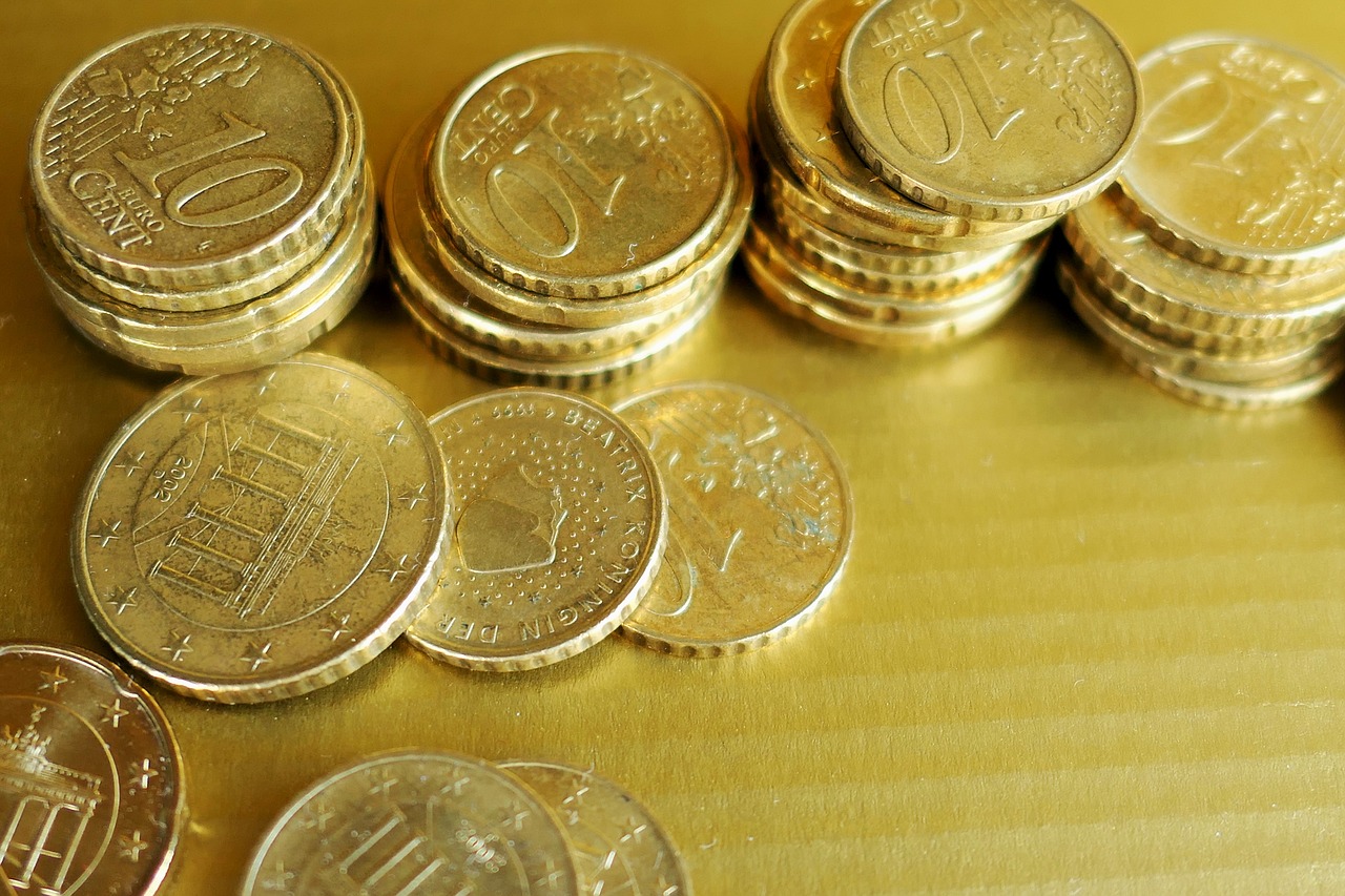 如何理解黃金市場的價格波動？這種波動對投資者有何挑戰？