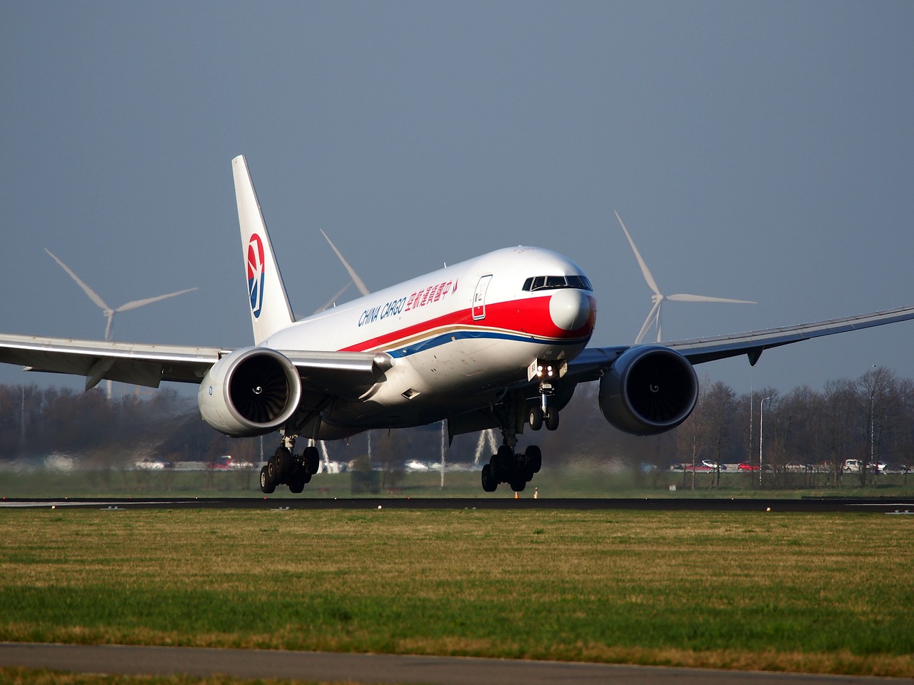 旅游：9月9日攜程的報告預測2024年國慶假期國內和出境游機票價格將同比下降超過20%