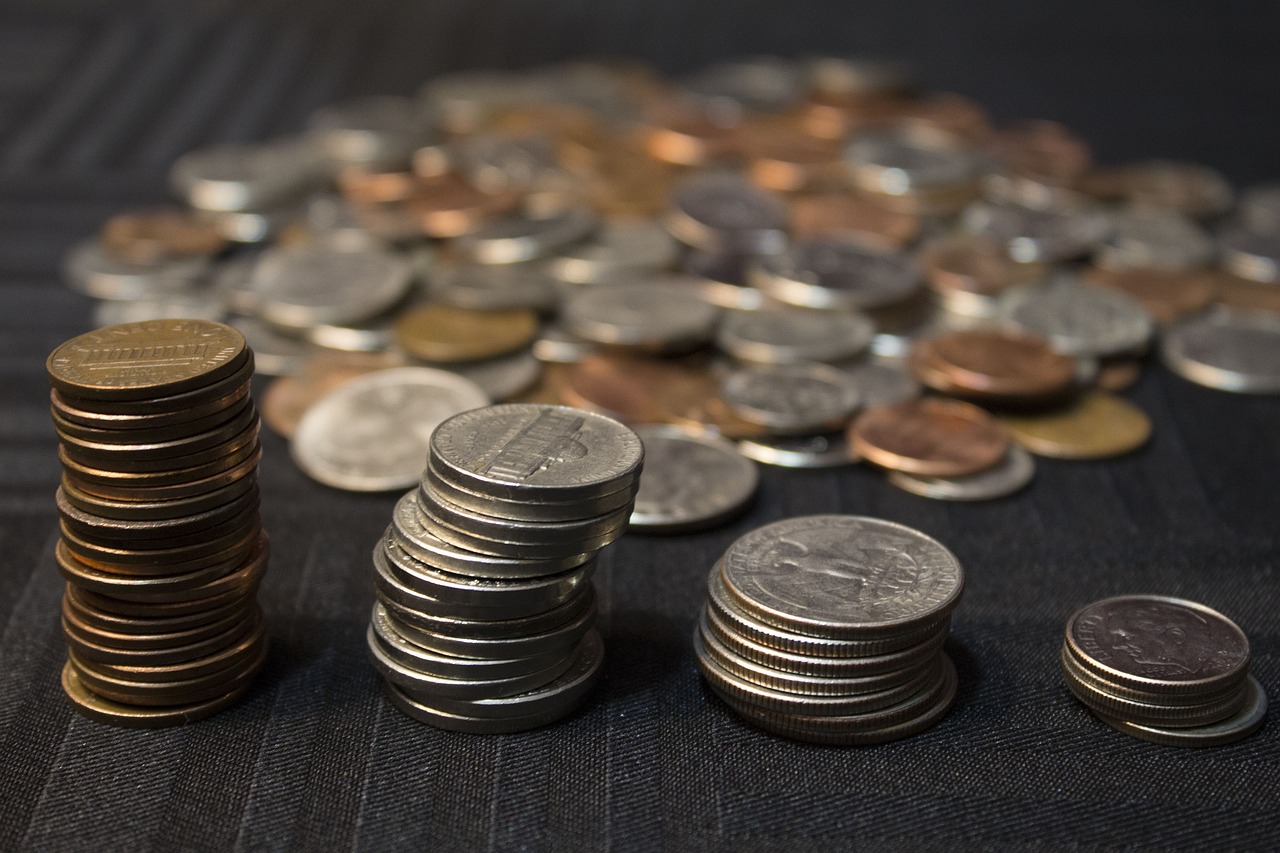 如何進行貨幣兌換的操作？這些操作方法對資金流動有何影響？