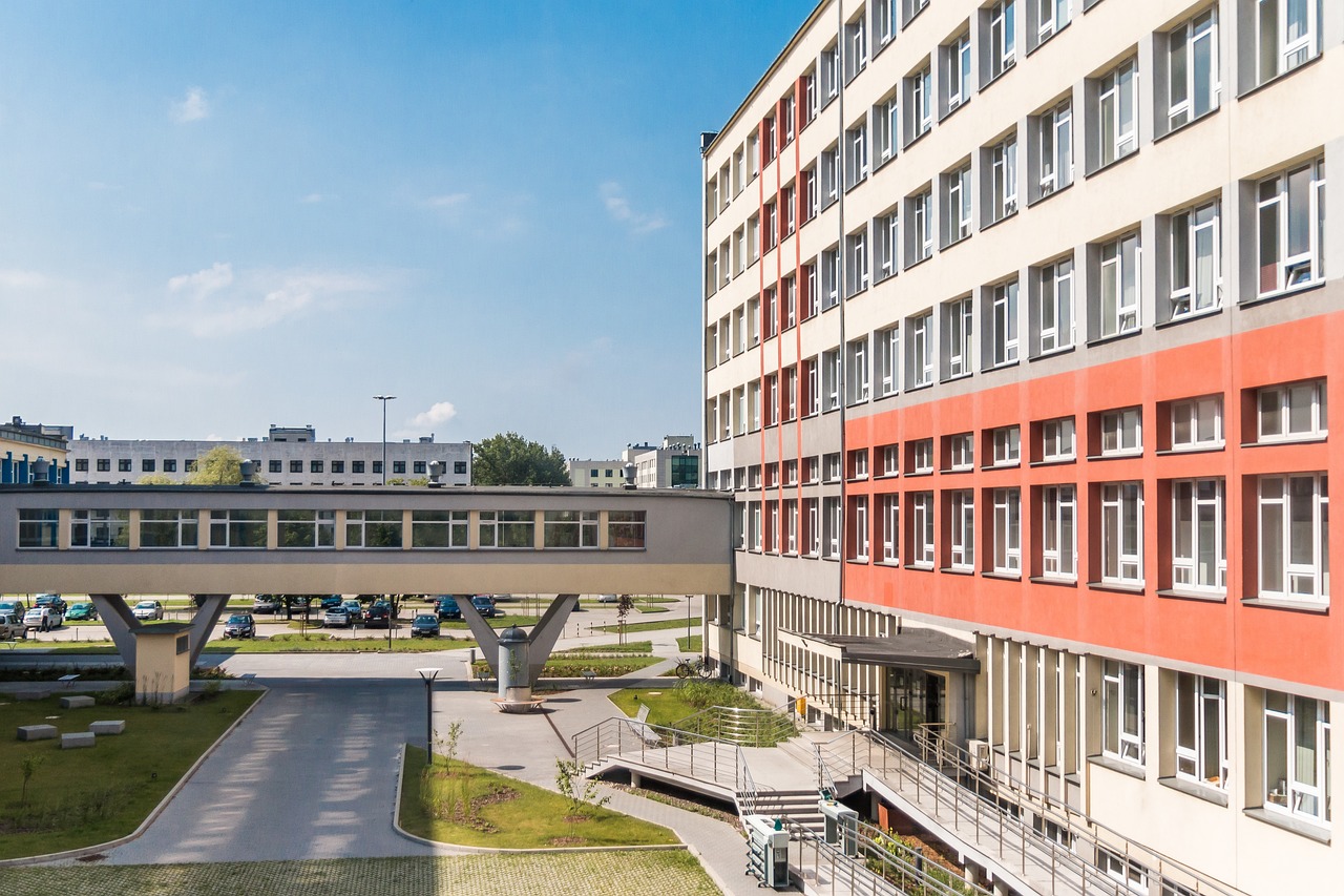 華南職業教育(06913)：嶺南職業技術學院與廣東集盛建設訂立施工總承包合約