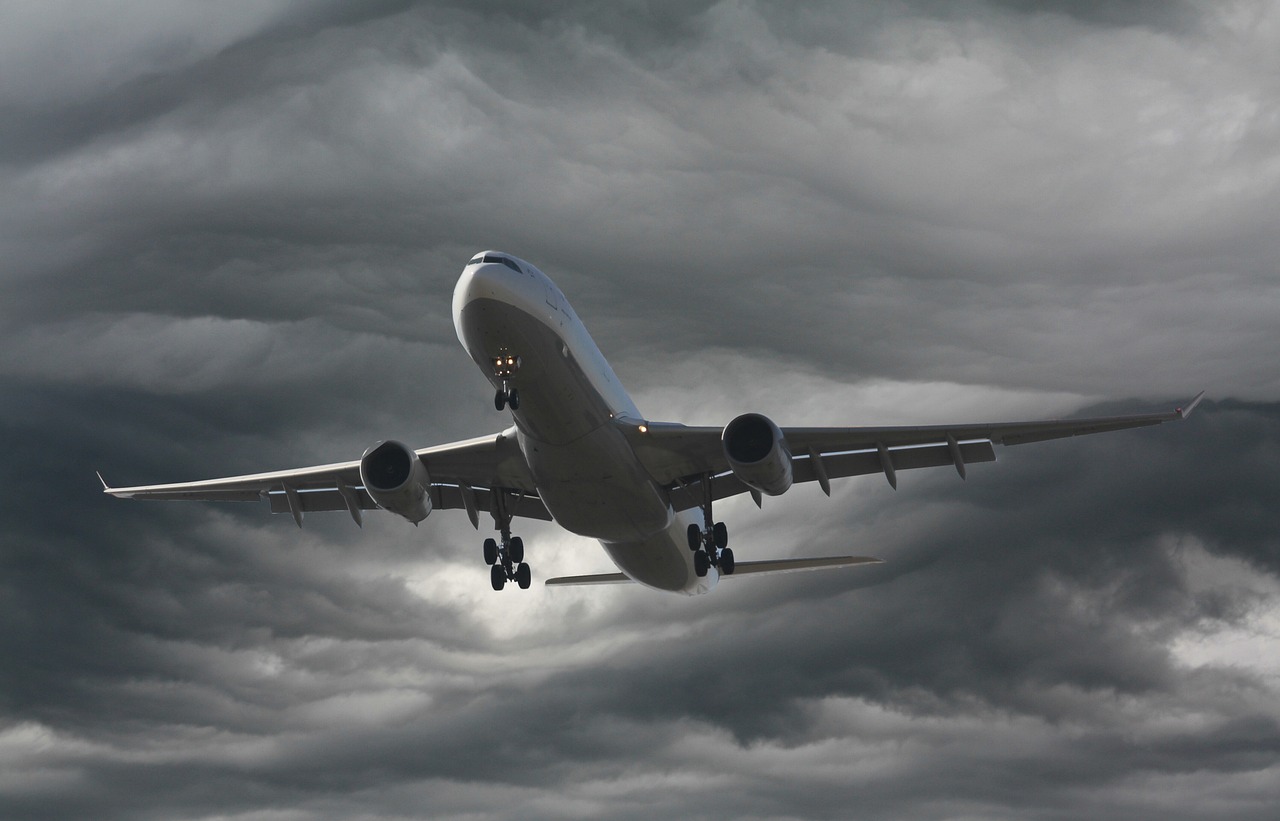 吉祥航空:上海吉祥航空股份有限公司關于差異化分紅事項之專項法律意見書的更正及致歉公告