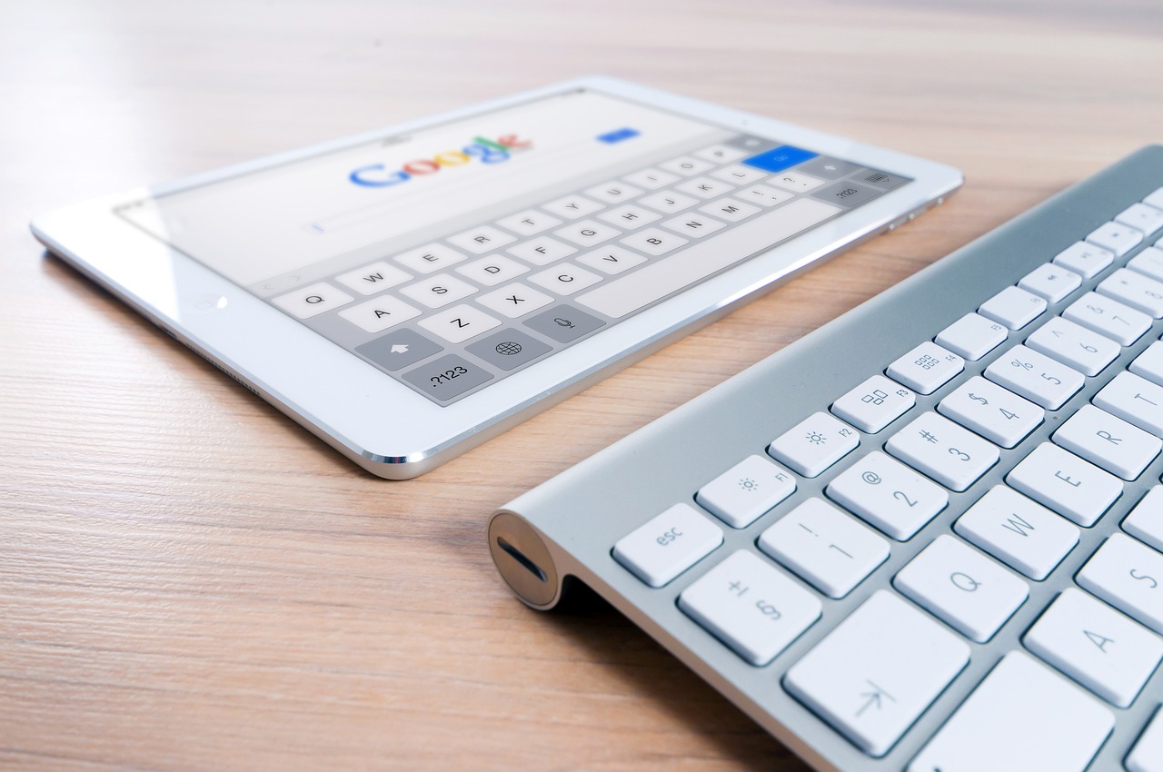 谷歌相似網(wǎng)站插件是一種用于管理Google Search與其它搜索引擎之間關聯(lián)的工具。它是Google的一種特性，可以讓用戶更容易地找出其他網(wǎng)站的相關信息，從而提高搜索結(jié)果的質(zhì)量和準確性。