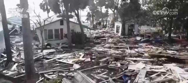 至少90人死亡，仍有240萬用戶斷電，美國損失預計上千億美元！“就像被炸彈炸過”