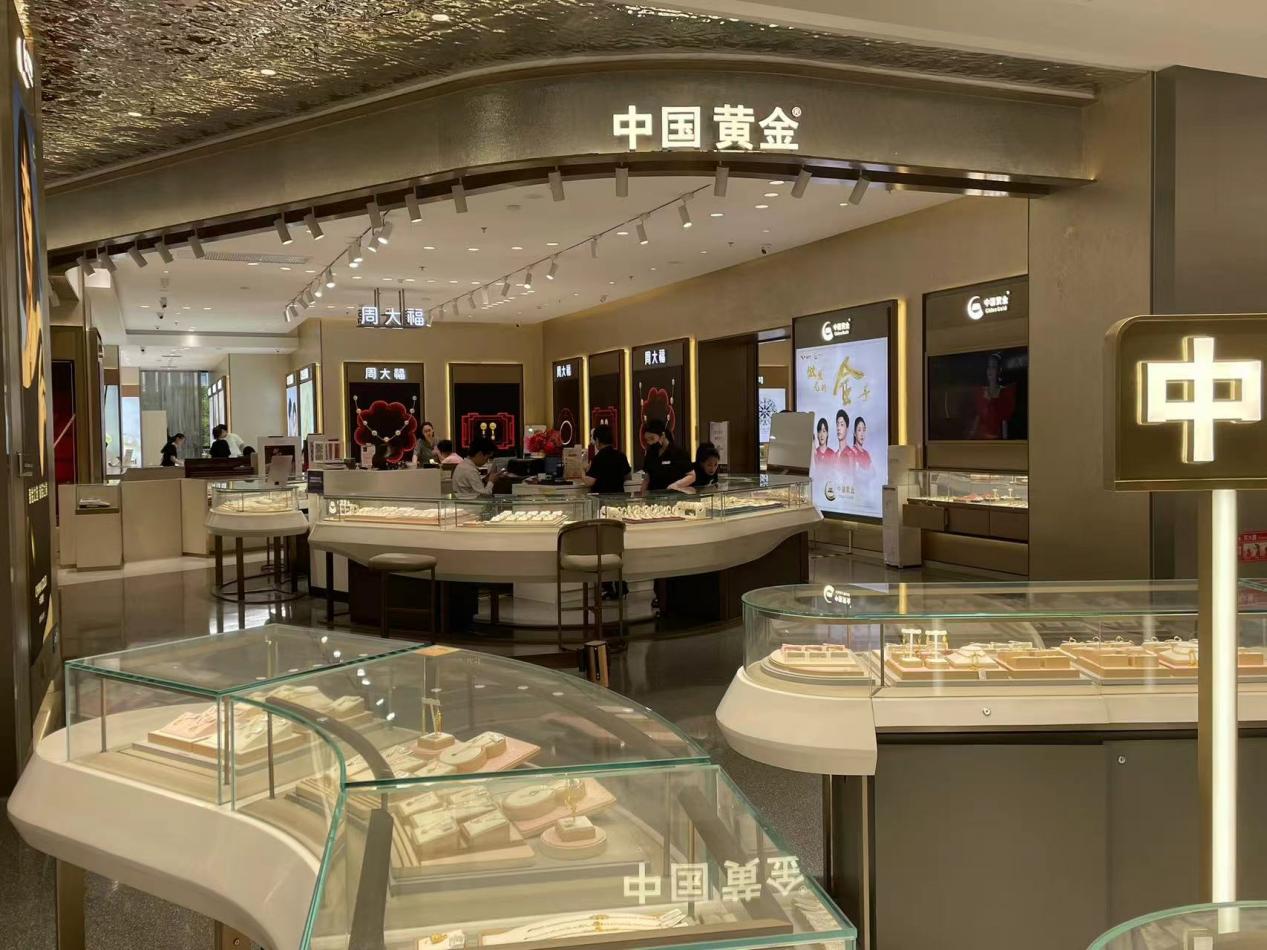 國內(nèi)飾品金價(jià)逼近800元/克！十一假期金店忙促銷，消費(fèi)者觀望情緒濃厚