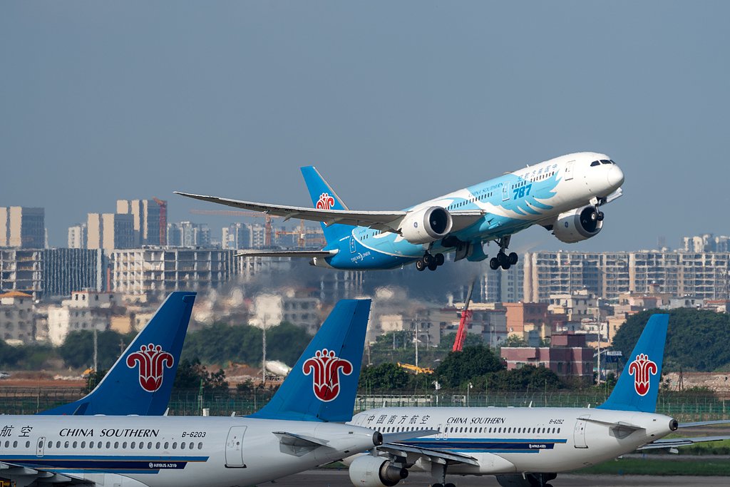 南航一波音787飛機疑似發生擦尾事故，知情人士：維修難度很大，可能會被拆解