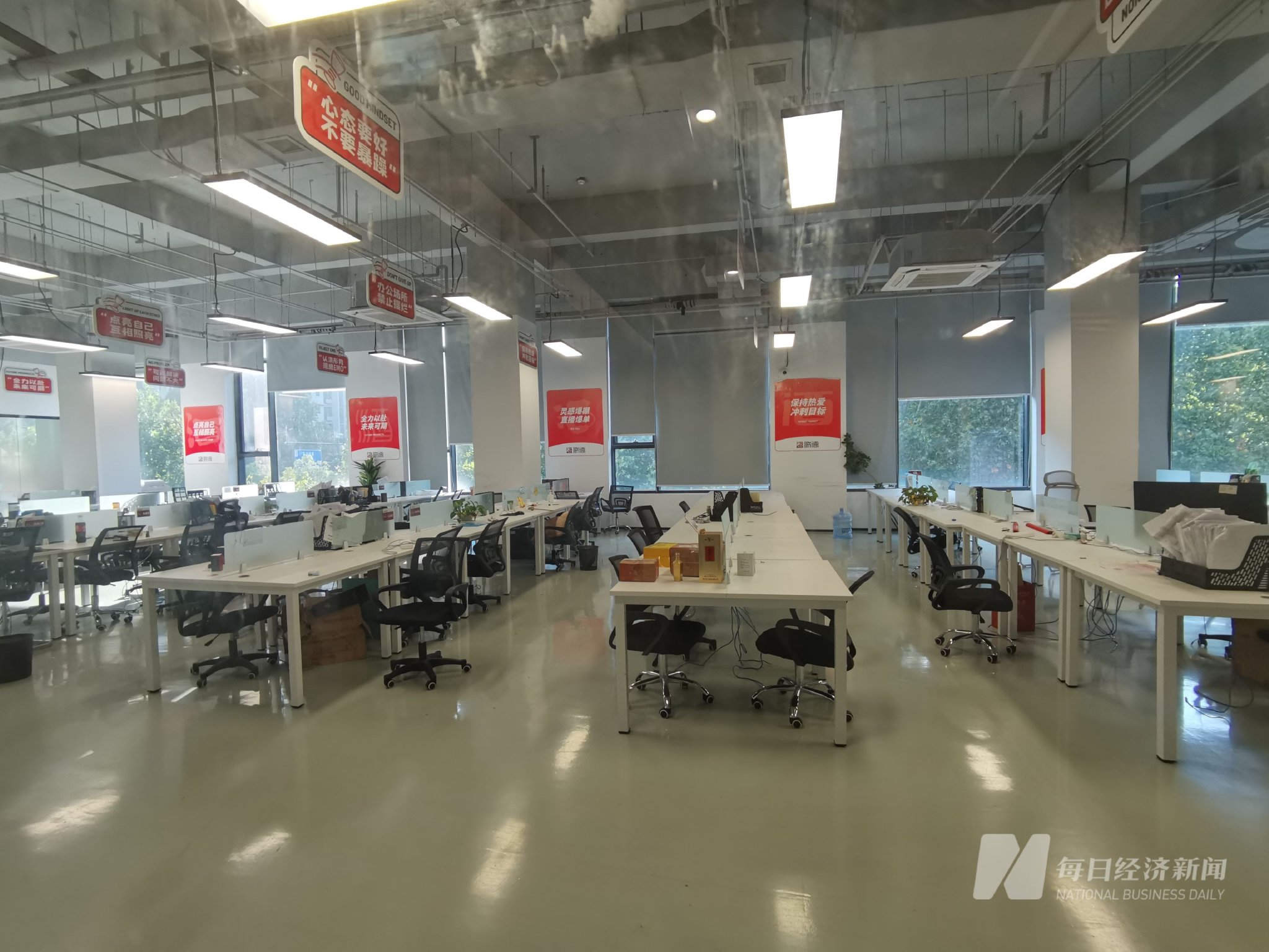 “百億”酒商歌德盈香欠薪風波：滬杭均有門店關閉 旗下直播公司欠著房租悄悄搬走了