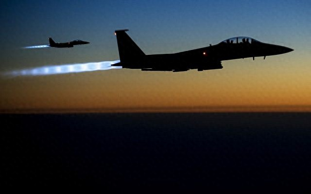 以媒：飛行跟蹤網站顯示，一批向以色列增派的美國F-15E戰機正在途中