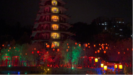 水上苗鄉數字夜游，光峰科技以崖壁為幕打造光影世界