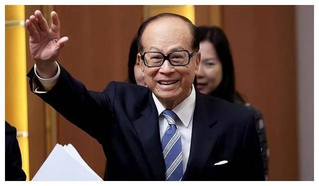 李嘉誠再開金口：未來十年，中國近50%的家庭，將面臨6大危機，早知道早準備！
