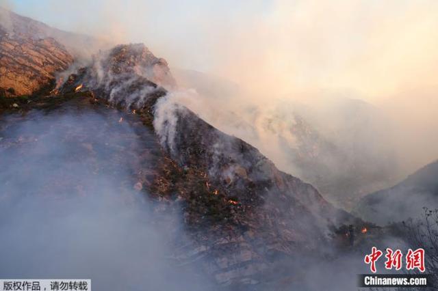 美國加州山火持續肆虐 當地動用多架飛機滅火