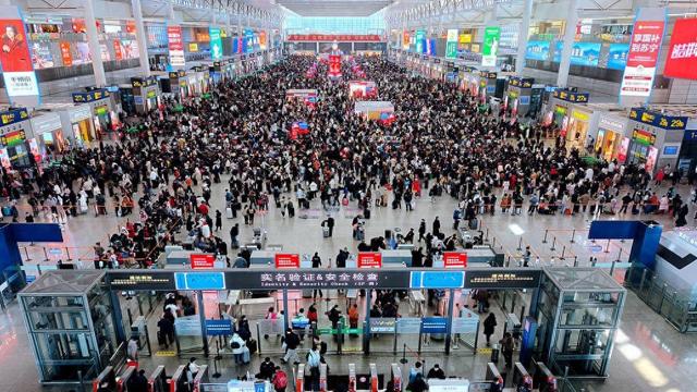 國鐵集團：鐵路迎來返程客流高峰，今日全國鐵路預計發送旅客1450萬人次