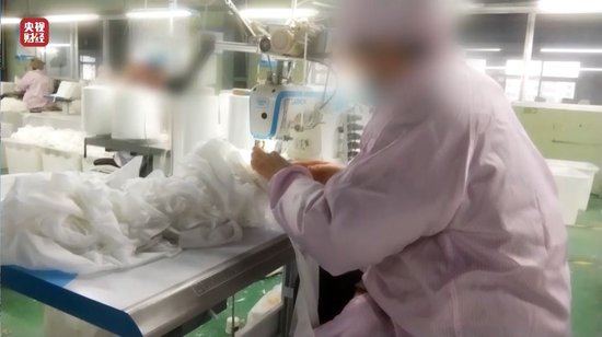 視頻丨一次性內褲“爆雷”，徒手制作不滅菌