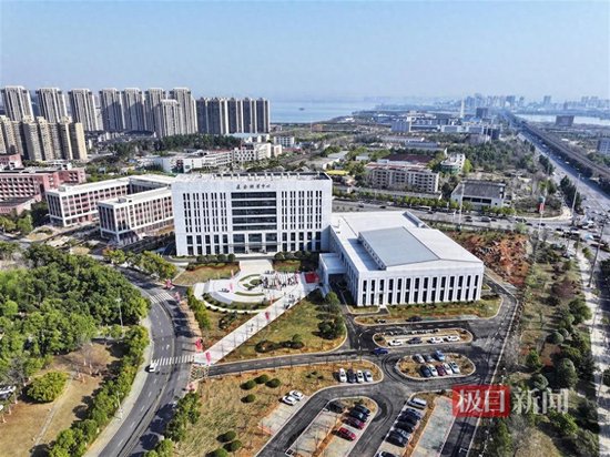 1000萬美元！知名校友穩健醫療董事長李建全捐贈的這棟樓落成投用