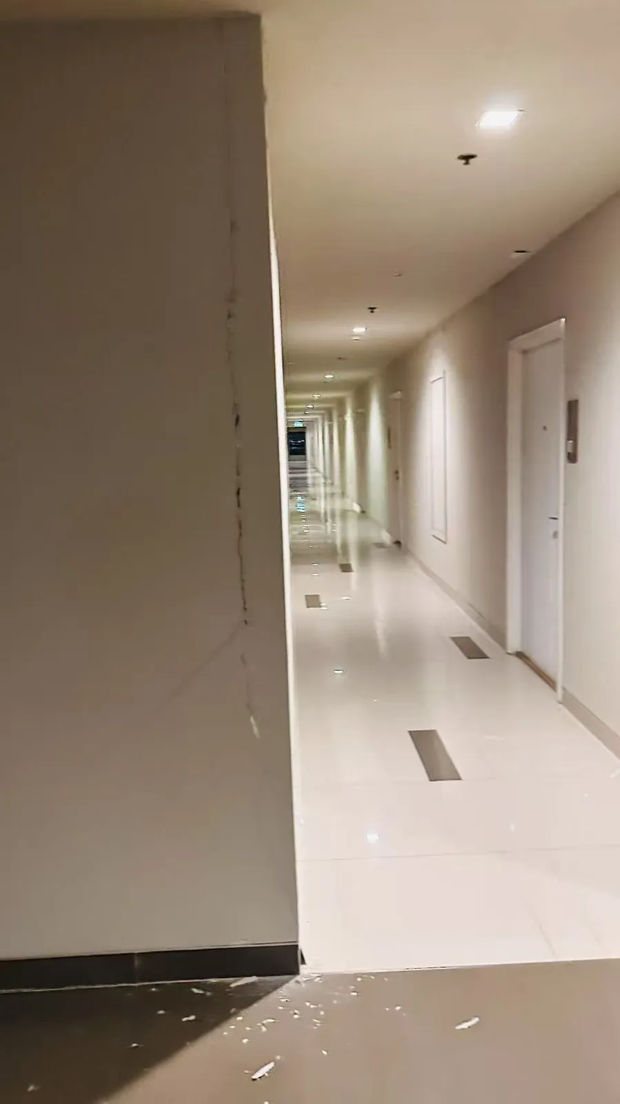 “相當于約一千顆原子彈”！強震后的緬甸曼德勒40℃高溫，中國翡翠商人擠在后備廂緊急逃難