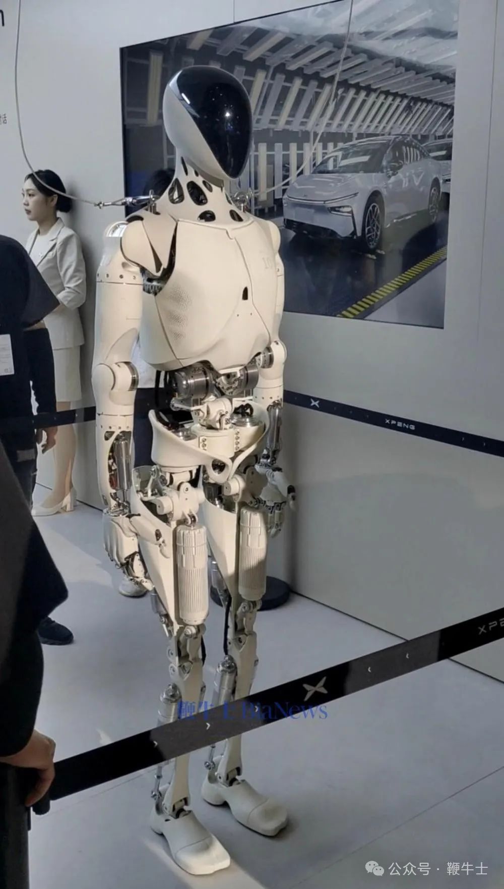 上海車展「車模」盤點：小鵬機器人吸睛，比亞迪派出悟空