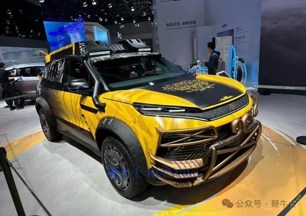 上海車展「車模」盤點：小鵬機器人吸睛，比亞迪派出悟空
