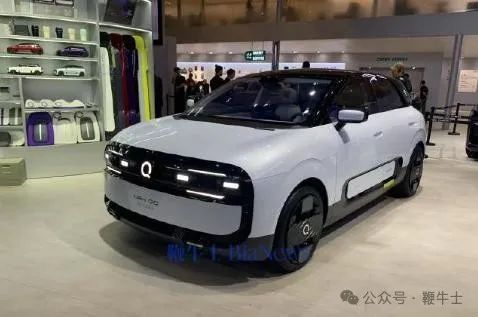 上海車展「車模」盤點：小鵬機器人吸睛，比亞迪派出悟空