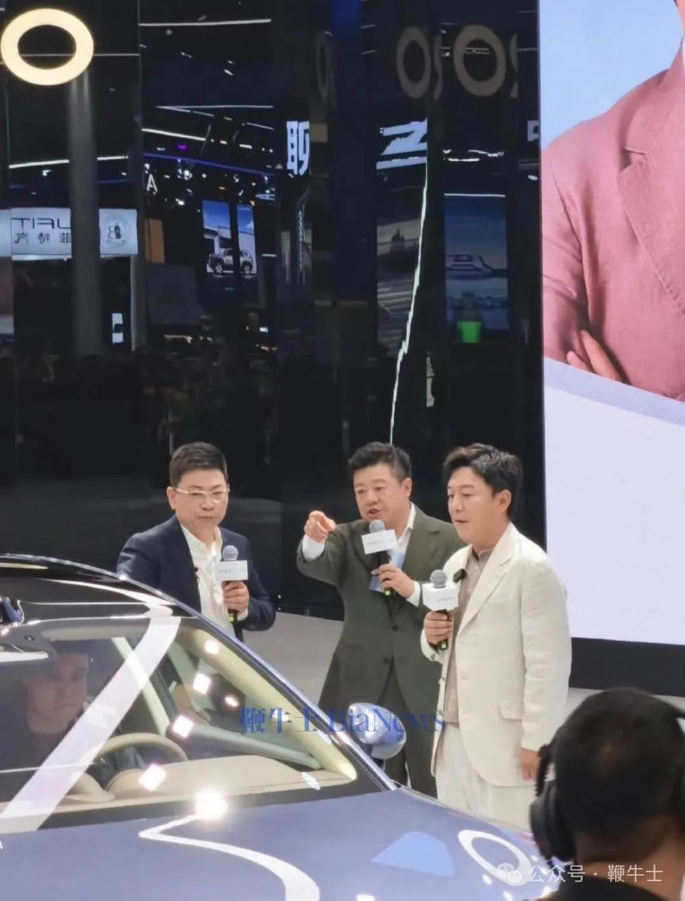 上海車展「車模」盤點：小鵬機器人吸睛，比亞迪派出悟空