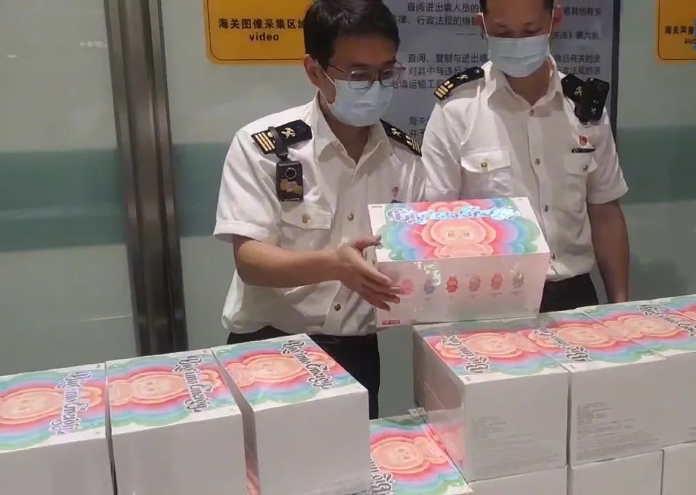 2人帶144個泡泡瑪特玩偶入境，被海關查獲！